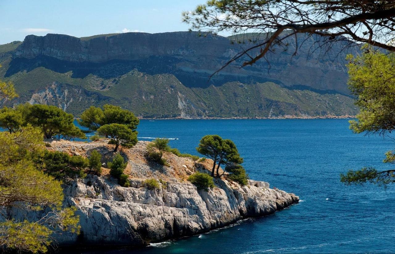 Les Barques, Vue Splendide Sur Le Port De * Cassis