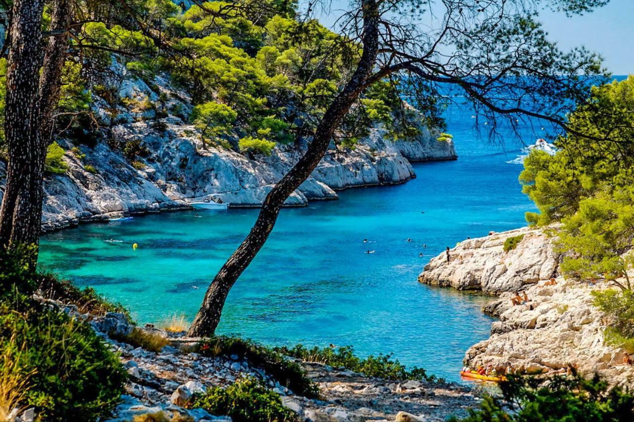Les Barques, Vue Splendide Sur Le Port De *