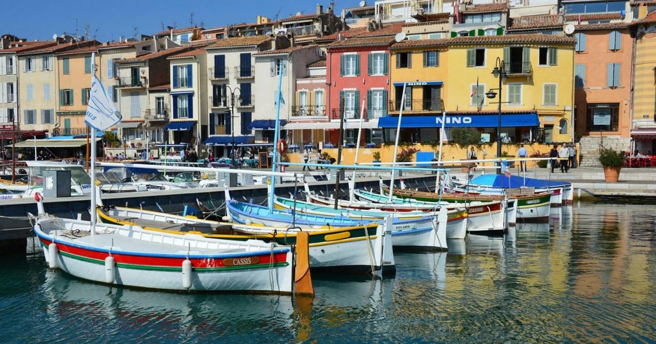 Les Barques, Vue Splendide Sur Le Port De *